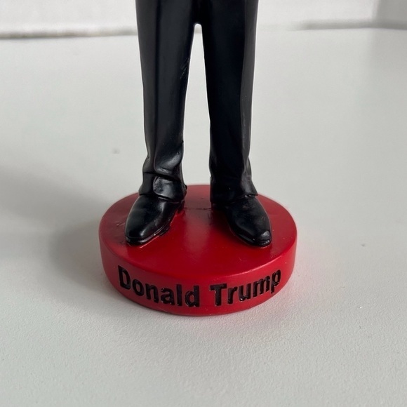 NIB - Donald Trump Bobblehead, 45th President of the United States. - Picture 5 of 14